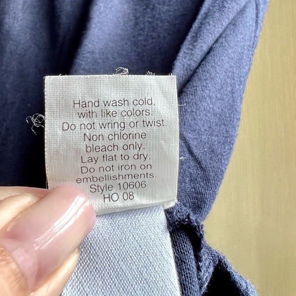 J. Crew Vintage Graphic Navy Tee w/ Black Sequined Bow. Size Med. Soft. - Picture 8 of 10